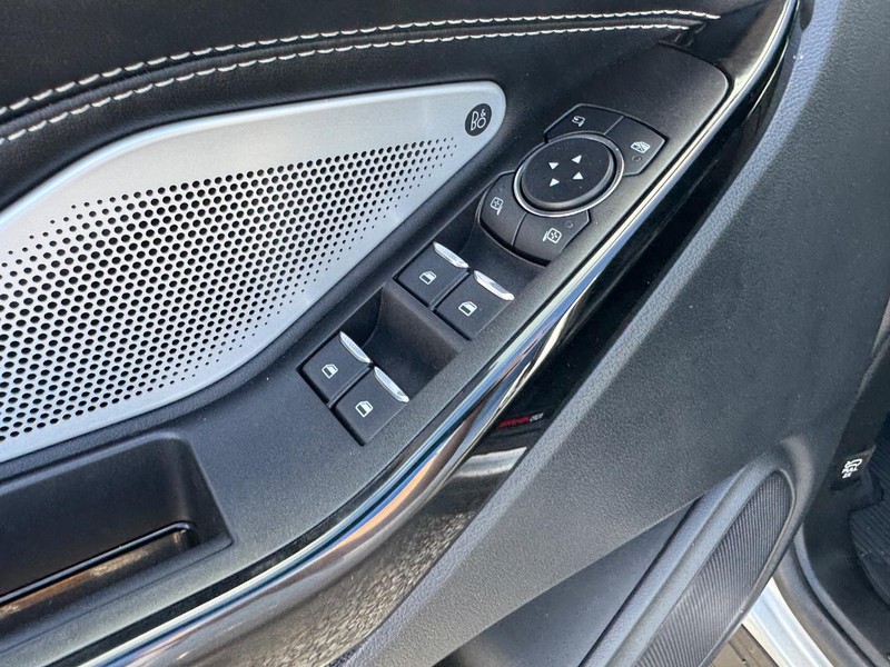 Ford Explorer Vehicle Image 19