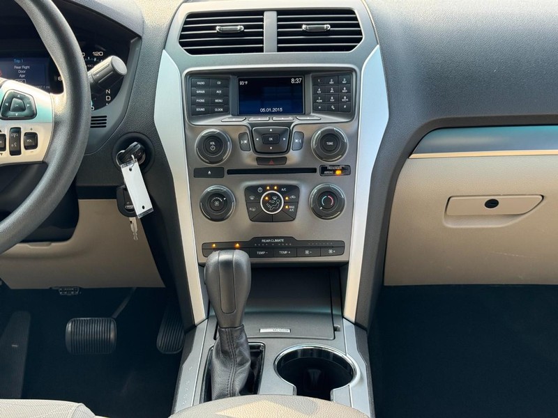 Ford Explorer Vehicle Image 15