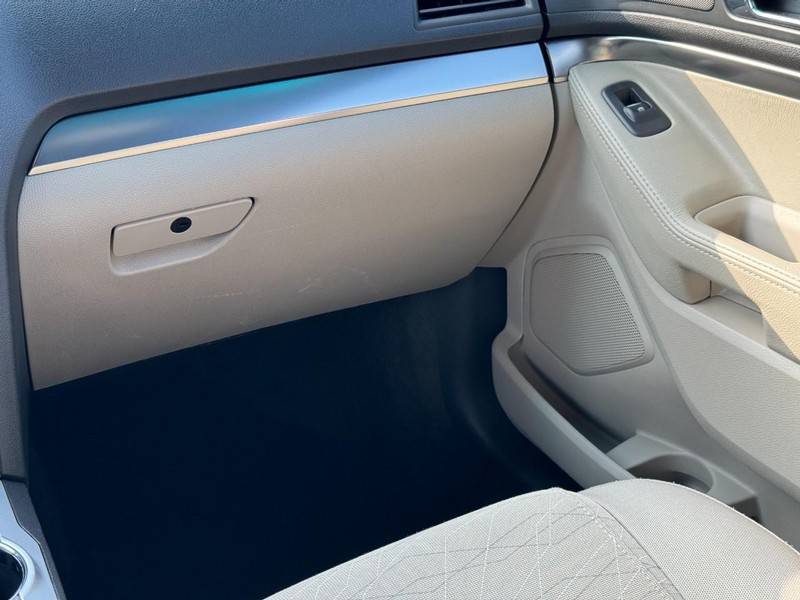 Ford Explorer Vehicle Image 16