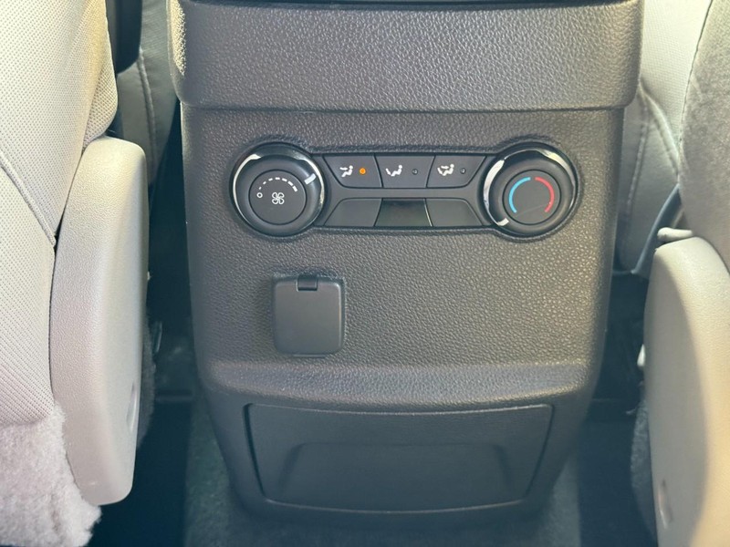Ford Explorer Vehicle Image 17