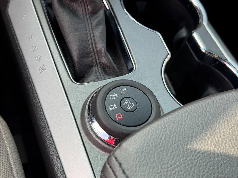 Ford Explorer Vehicle Image 21