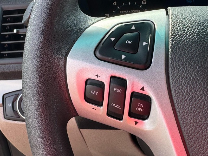 Ford Explorer Vehicle Image 22