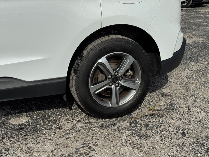 Ford Edge Vehicle Image 11