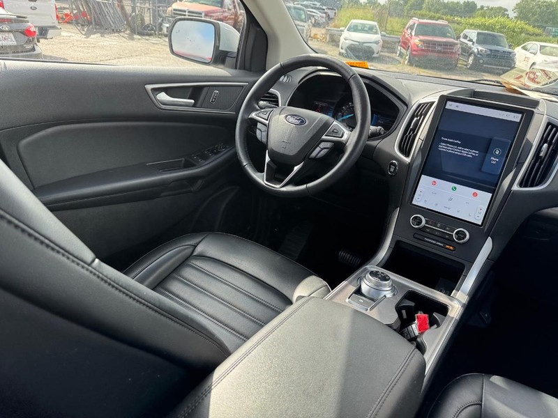 Ford Edge Vehicle Image 15