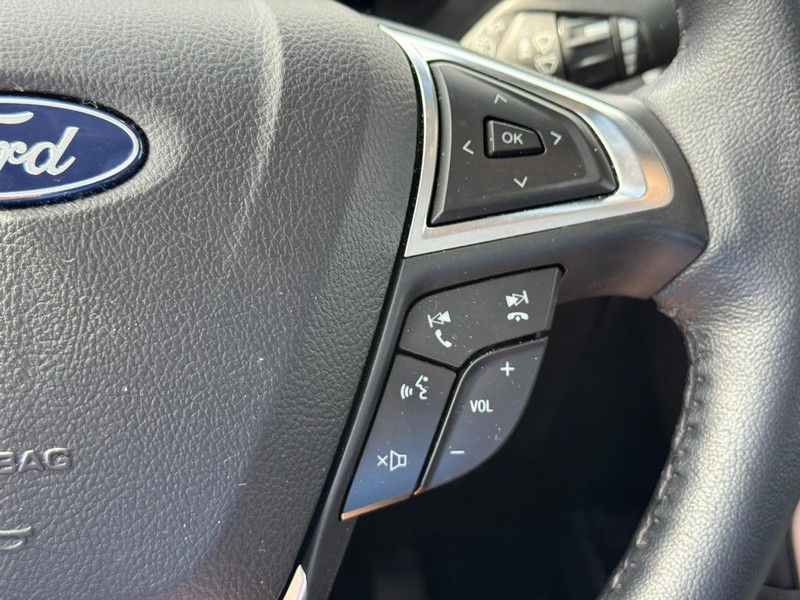 Ford Edge Vehicle Image 22