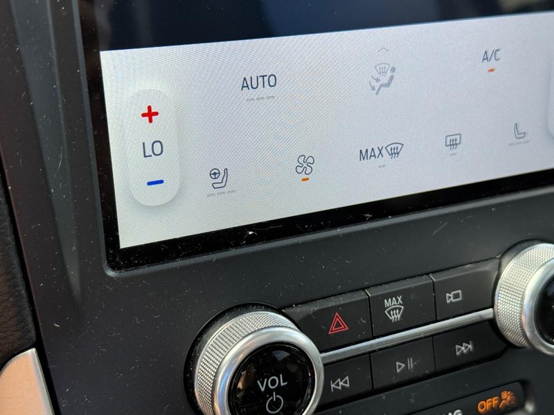 Ford Edge Vehicle Image 23