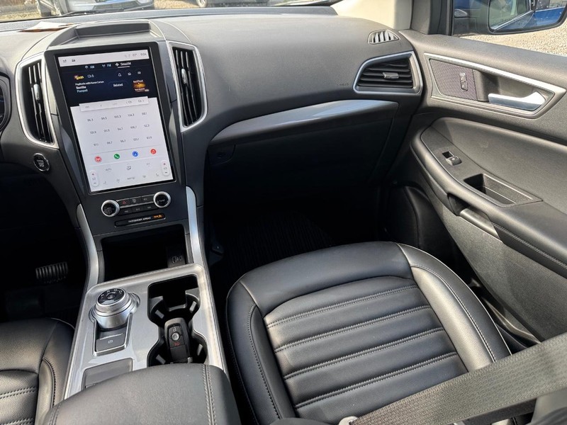 Ford Edge Vehicle Image 16
