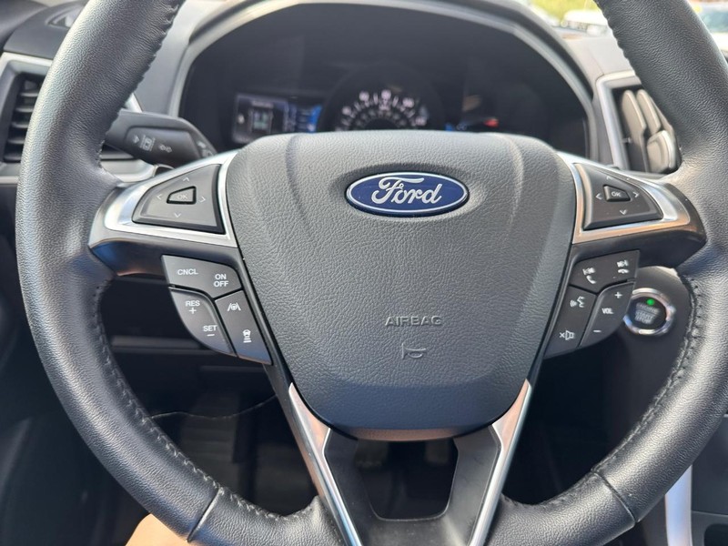 Ford Edge Vehicle Image 19