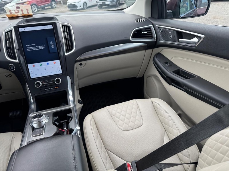 Ford Edge Vehicle Image 16
