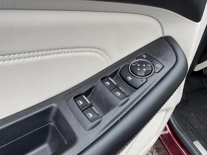 Ford Edge Vehicle Image 18