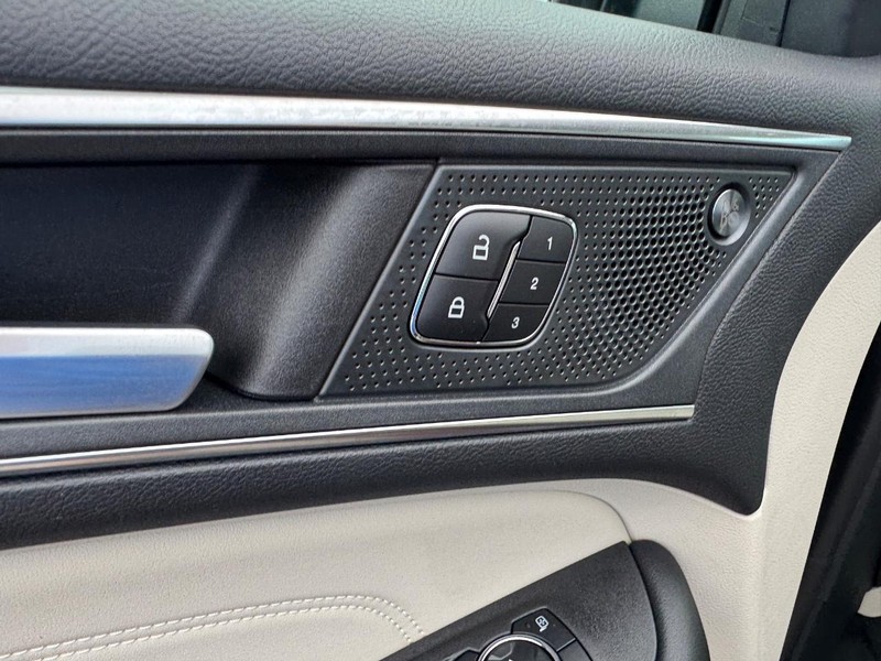 Ford Edge Vehicle Image 19