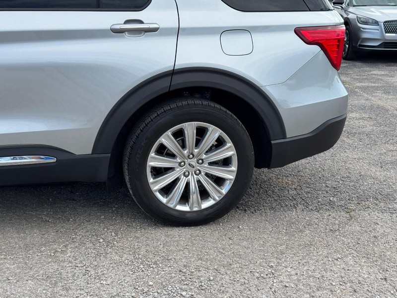 Ford Explorer Vehicle Image 11