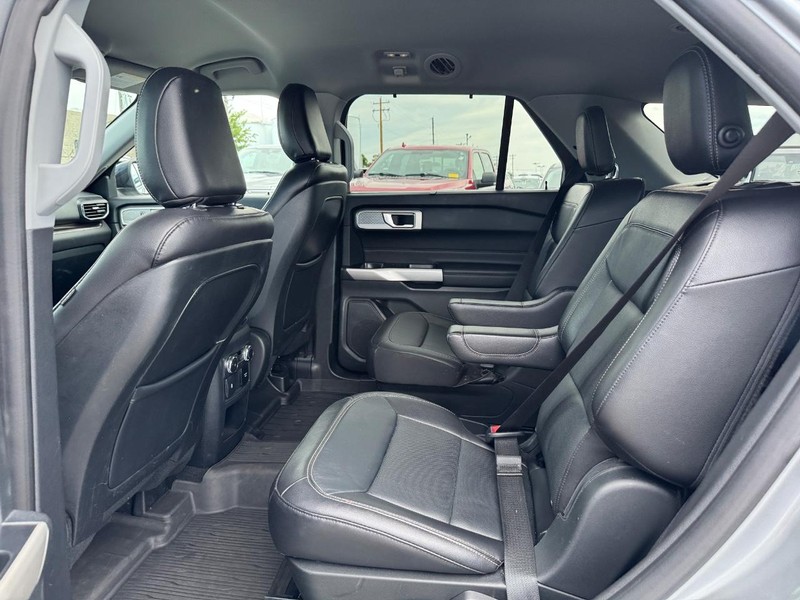 Ford Explorer Vehicle Image 12