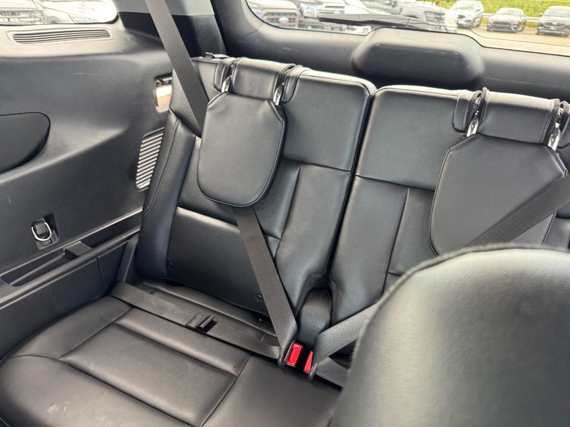 Ford Explorer Vehicle Image 13