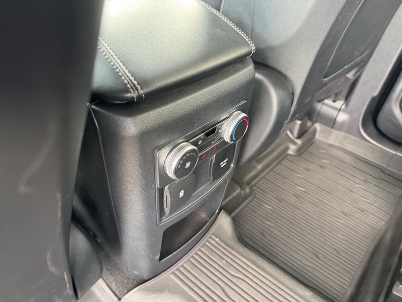 Ford Explorer Vehicle Image 14