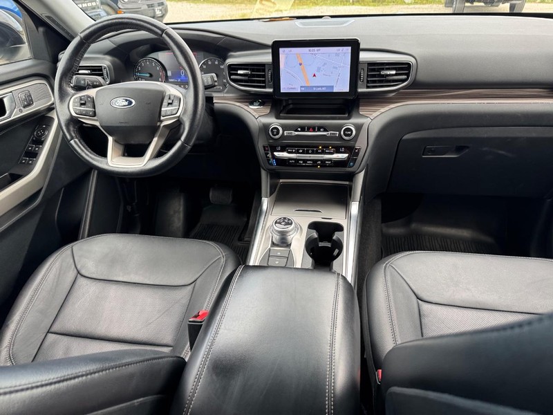 Ford Explorer Vehicle Image 17