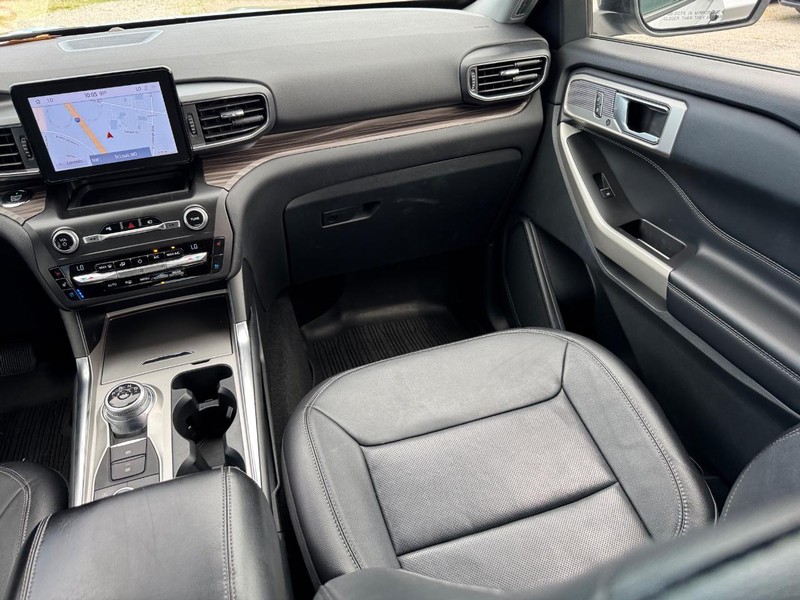 Ford Explorer Vehicle Image 18
