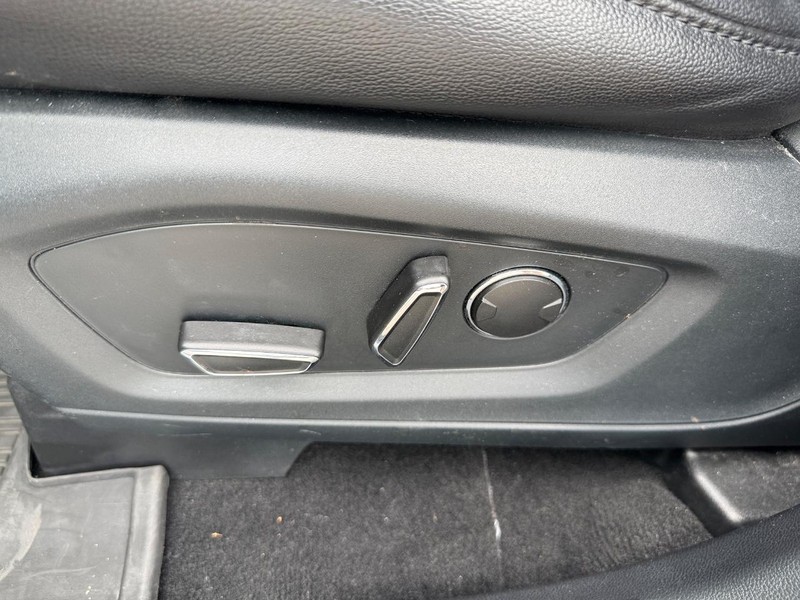 Ford Explorer Vehicle Image 19