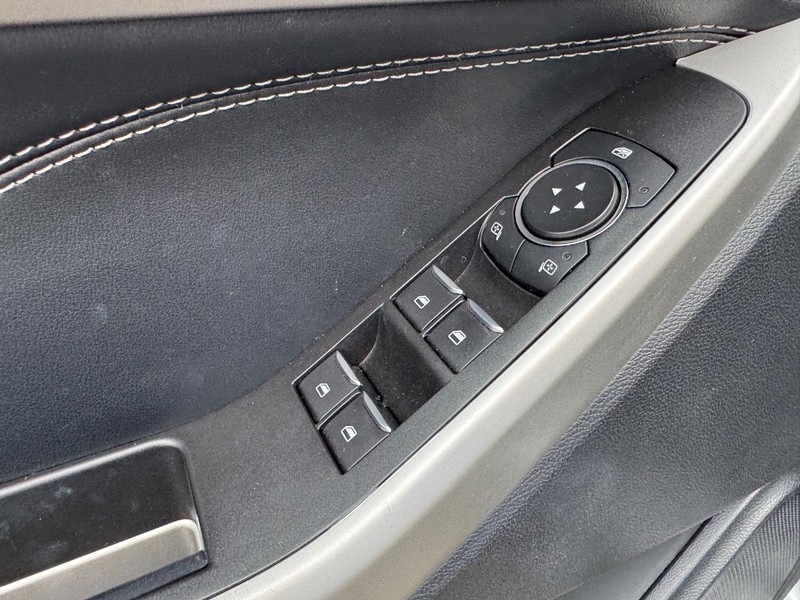 Ford Explorer Vehicle Image 20