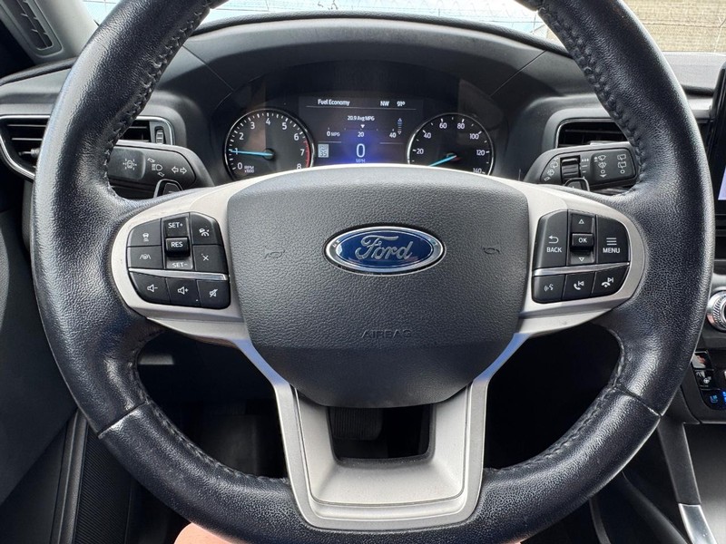 Ford Explorer Vehicle Image 22