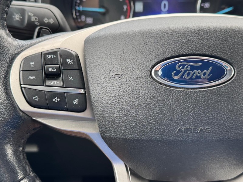 Ford Explorer Vehicle Image 23