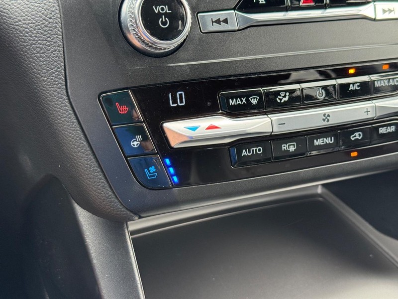 Ford Explorer Vehicle Image 26