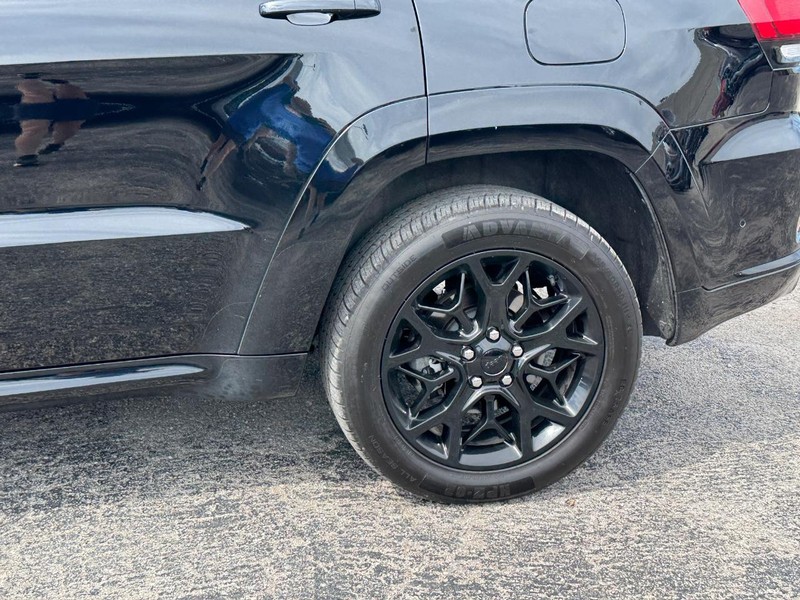 Jeep Grand Cherokee Vehicle Image 11