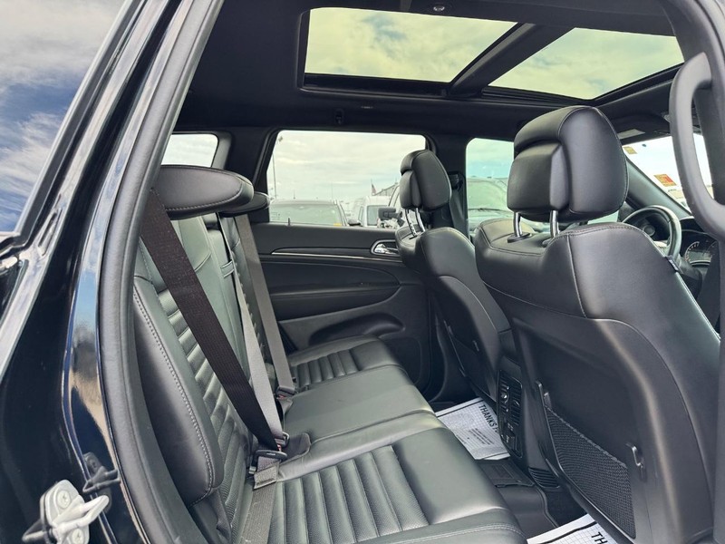 Jeep Grand Cherokee Vehicle Image 14