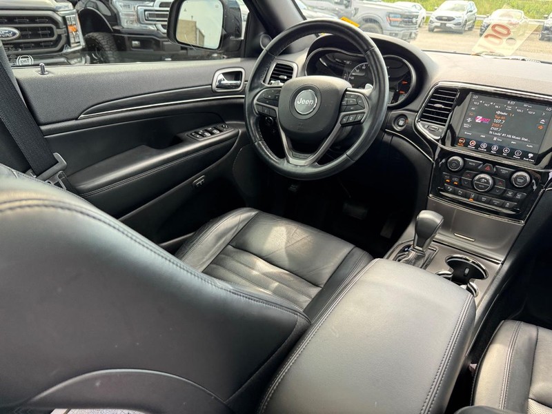 Jeep Grand Cherokee Vehicle Image 15