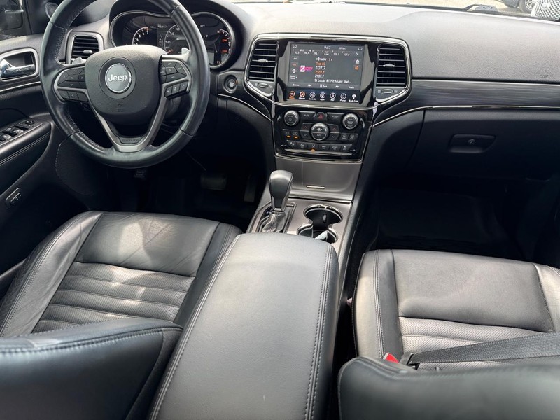 Jeep Grand Cherokee Vehicle Image 16