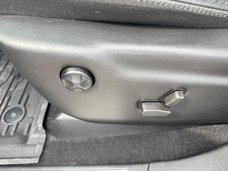 Jeep Grand Cherokee Vehicle Image 18