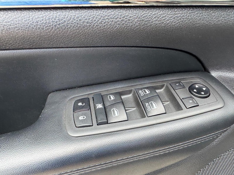 Jeep Grand Cherokee Vehicle Image 19