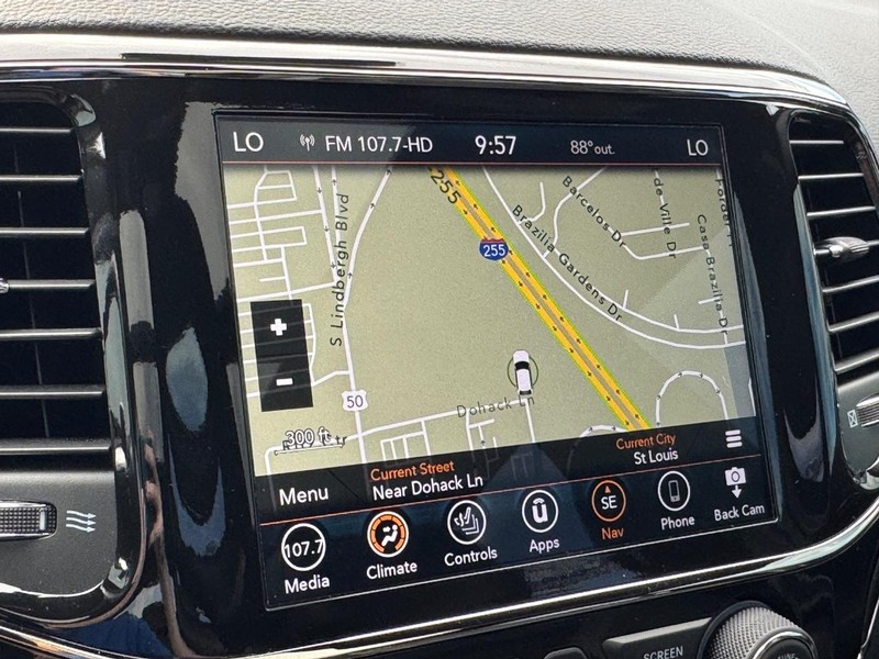 Jeep Grand Cherokee Vehicle Image 25