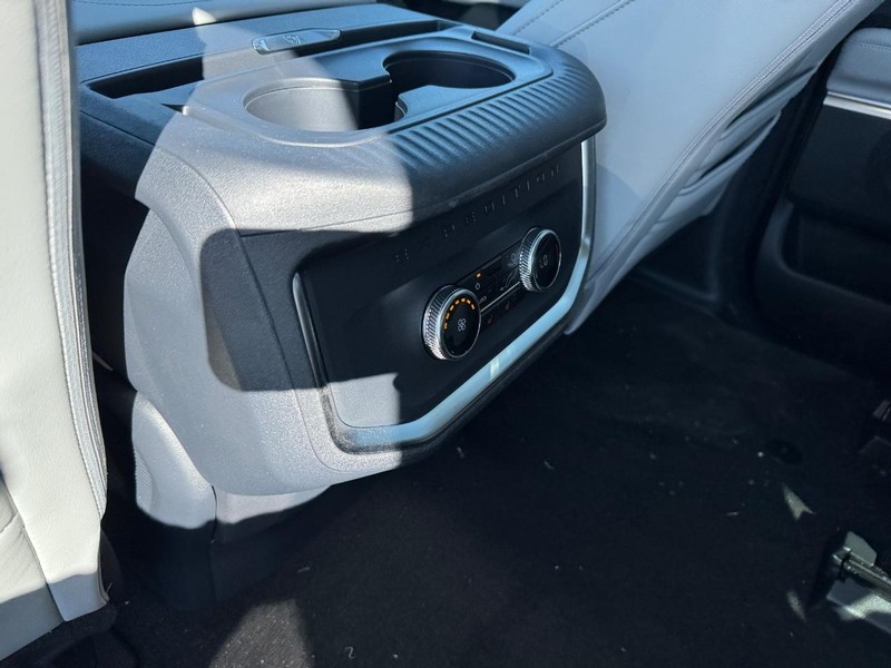 Ford Expedition Vehicle Image 14