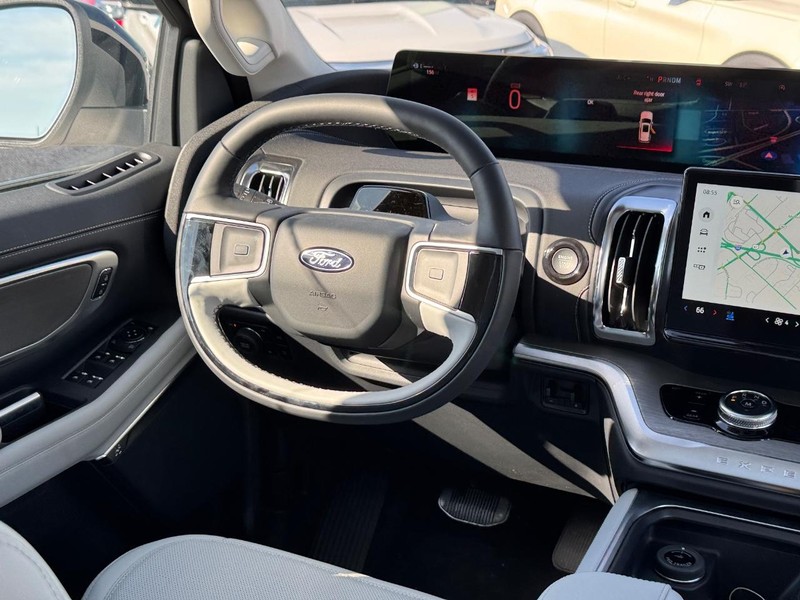 Ford Expedition Vehicle Image 18