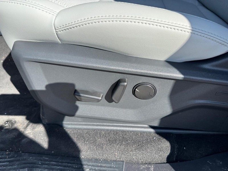 Ford Expedition Vehicle Image 21