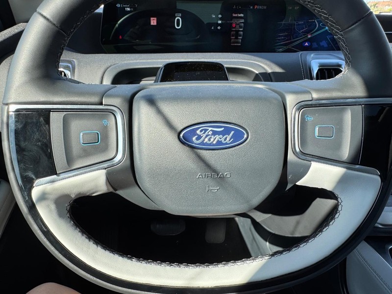 Ford Expedition Vehicle Image 23