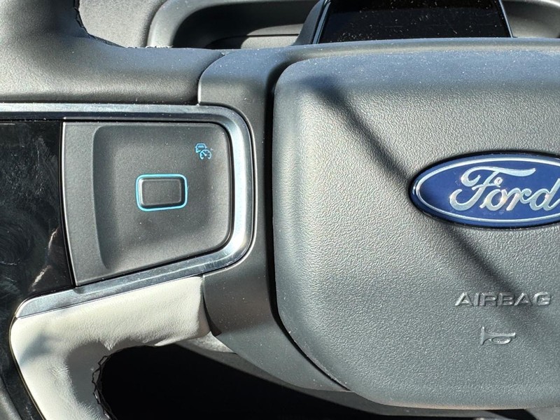 Ford Expedition Vehicle Image 24