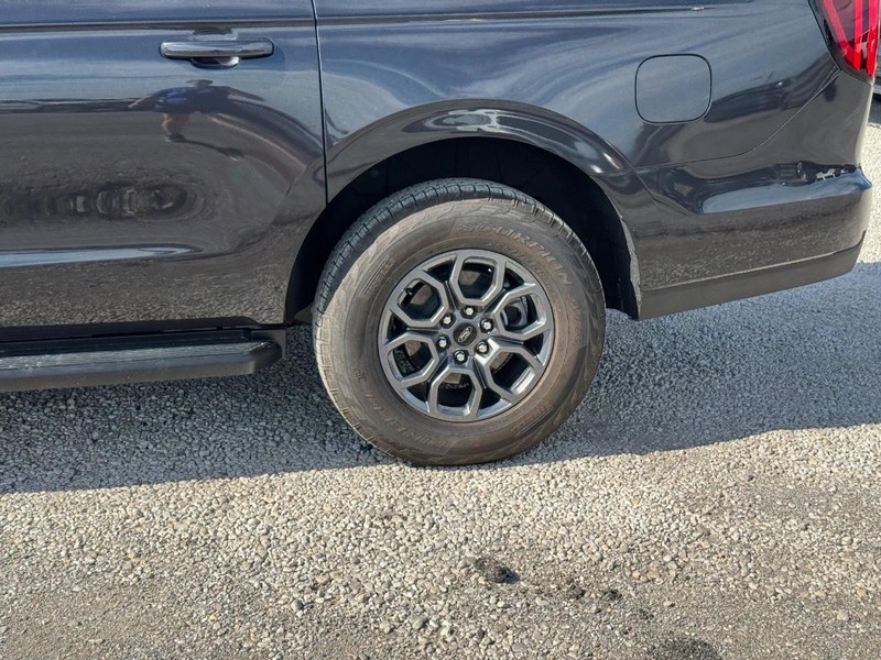 Ford Expedition Max Vehicle Image 11