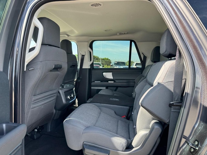 Ford Expedition Max Vehicle Image 12