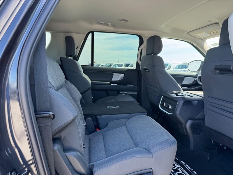Ford Expedition Max Vehicle Image 15