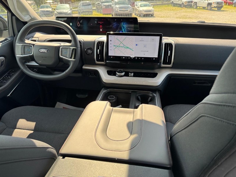 Ford Expedition Max Vehicle Image 16