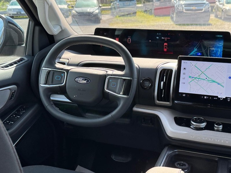 Ford Expedition Max Vehicle Image 17