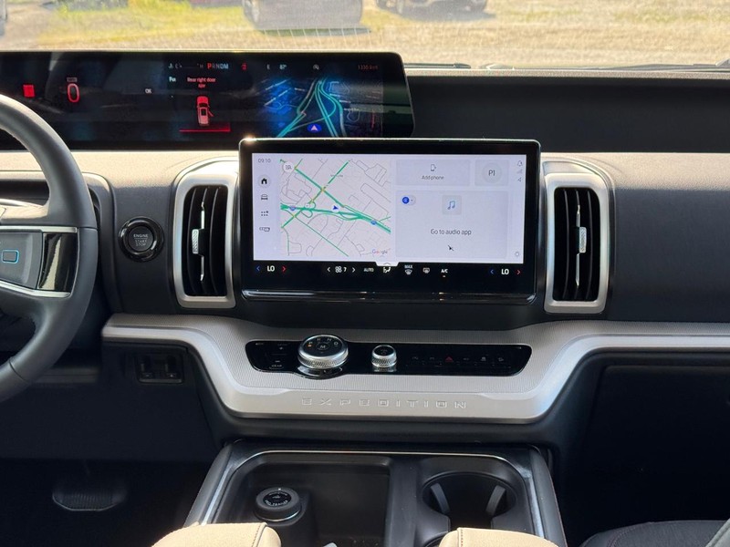 Ford Expedition Max Vehicle Image 18