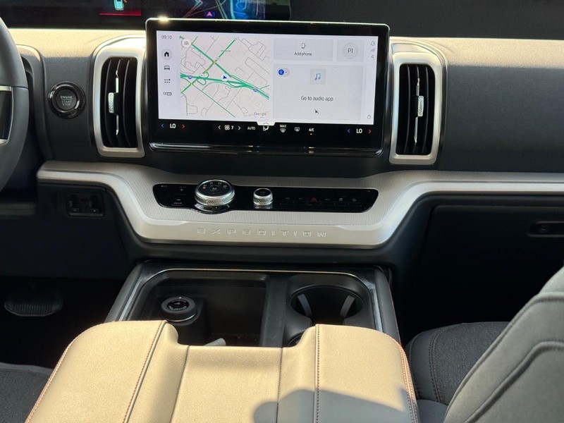 Ford Expedition Max Vehicle Image 19