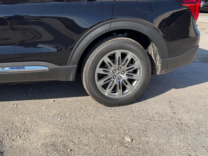 Ford Explorer Vehicle Image 11