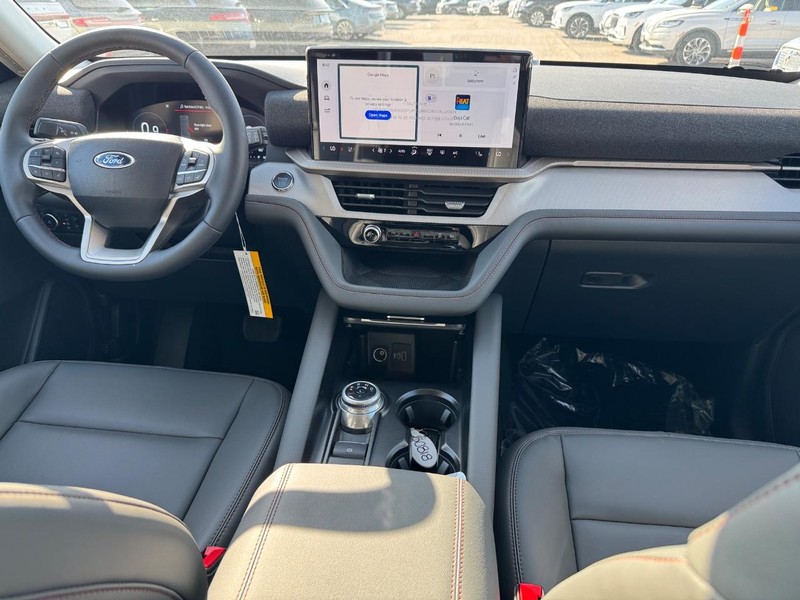 Ford Explorer Vehicle Image 16