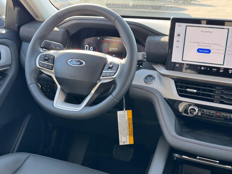 Ford Explorer Vehicle Image 17
