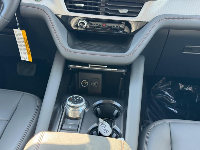 Ford Explorer Vehicle Image 19