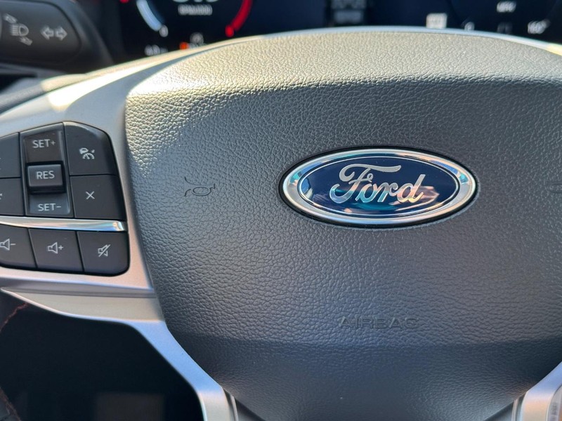 Ford Explorer Vehicle Image 21